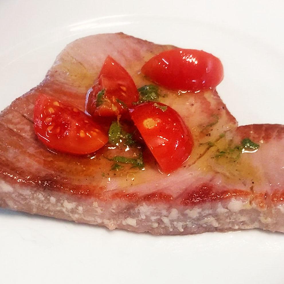 Thunfischsteaks in der Pfanne