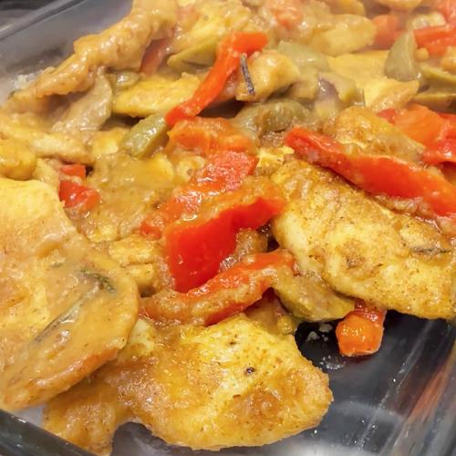 Petto di pollo con peperoni e olive, sfumato alla birra